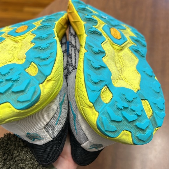 HOKA women’s Speedgoat 5 Code Sneakers size 7.5B - Picture 8 of 8